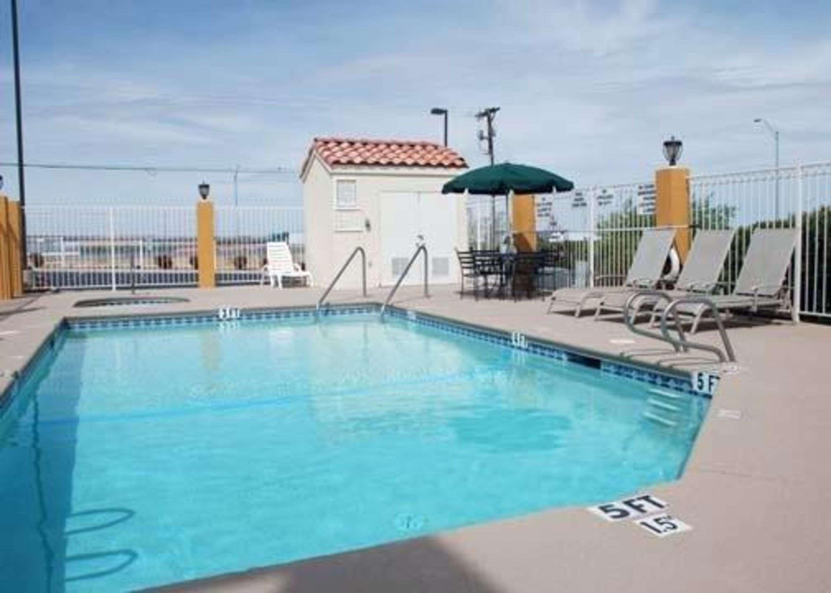 Econo Lodge Inn & Suites El Paso Facilities photo