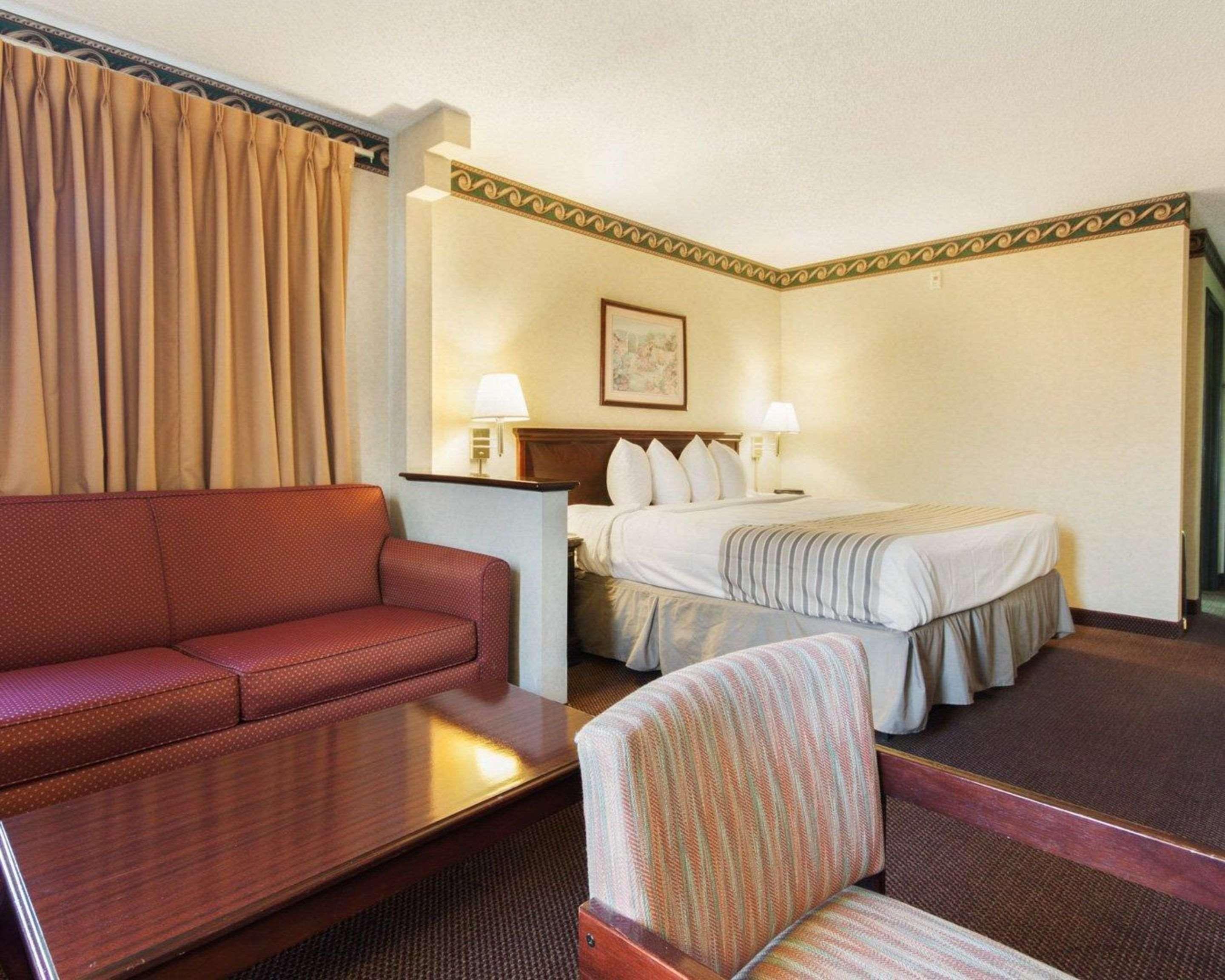 Econo Lodge Inn & Suites El Paso Exterior photo